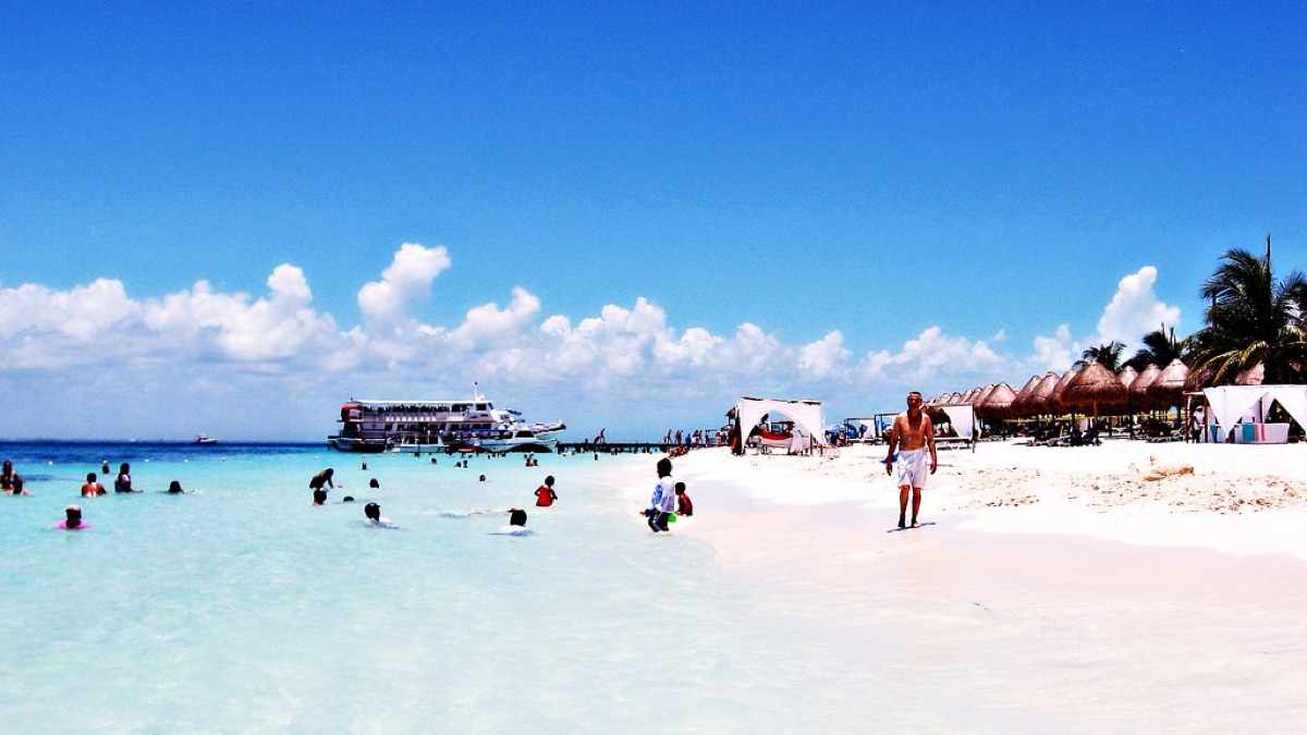 white sand beach Cancun