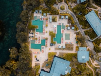 Adults-Only vs. Family: Choosing Your Perfect Cancun Vibe