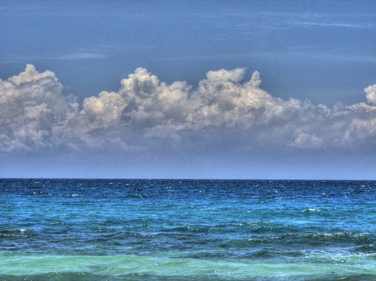 坎昆郊外白沙海濱