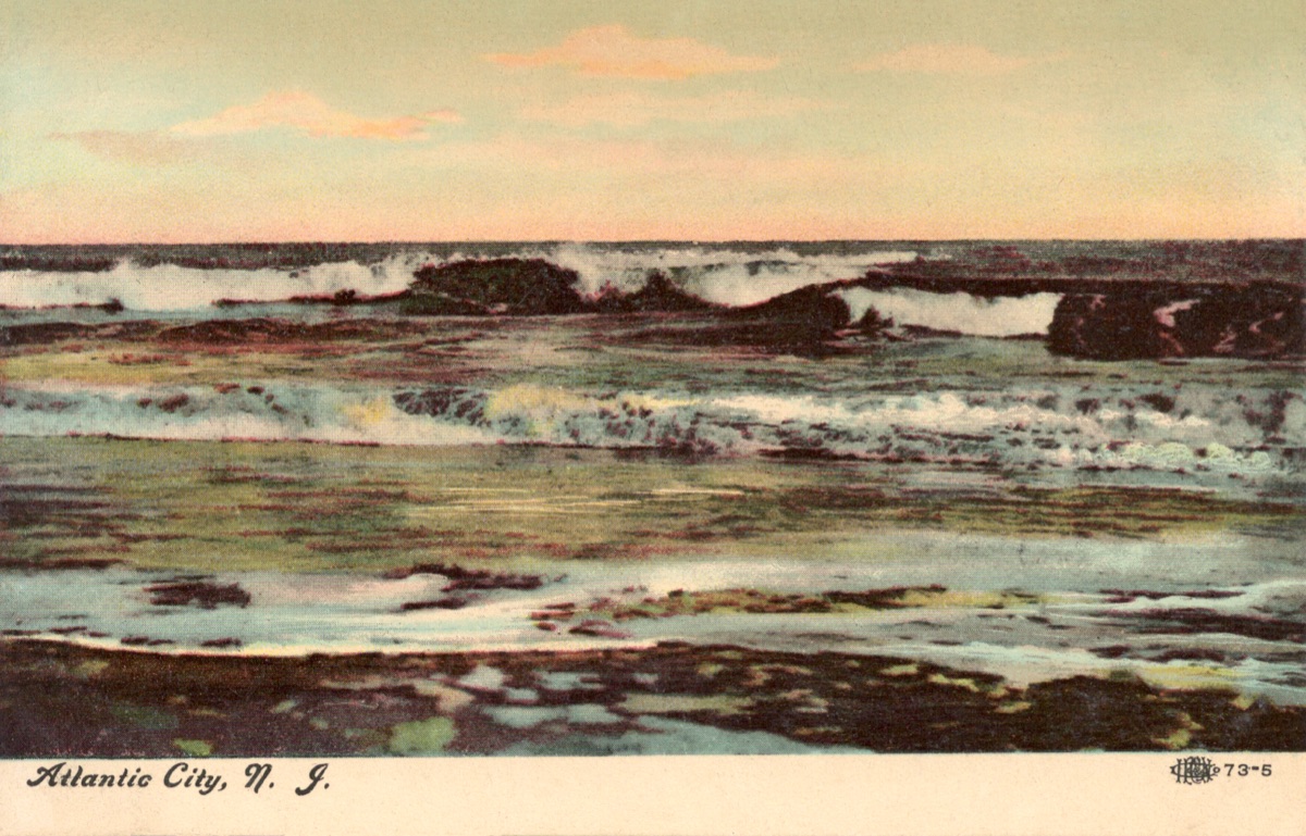 Plage propre avec des vagues