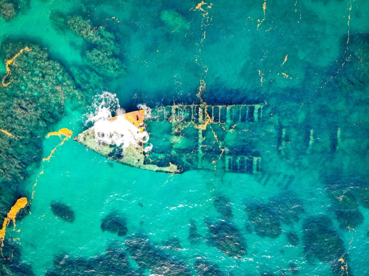 ruinas submarinas en el mar