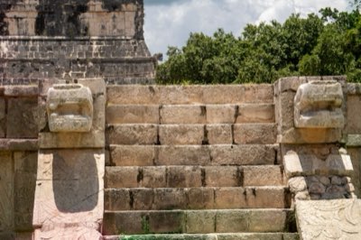 カンクン旅の選択：遺跡・セノテ・死者の日を巡る3つの体験