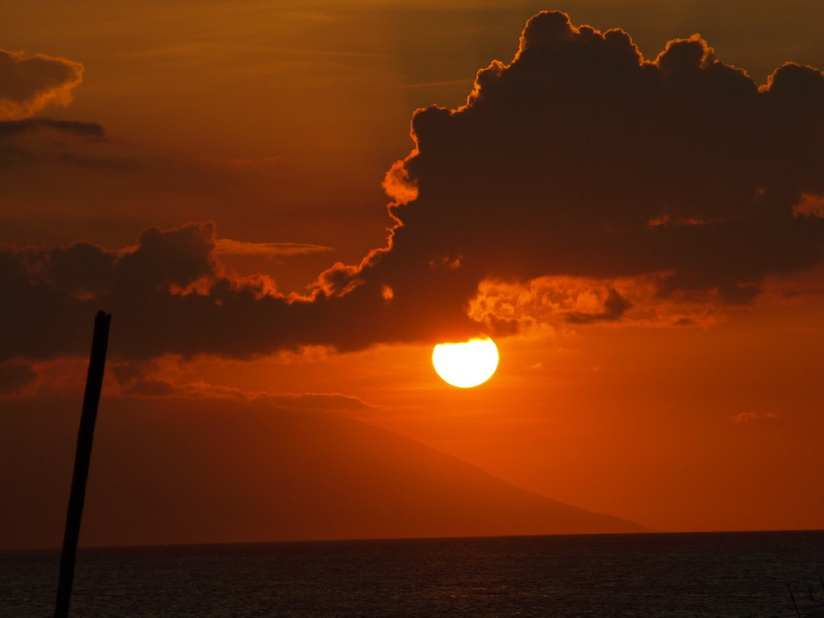 Coucher de soleil sur une réserve corallienne