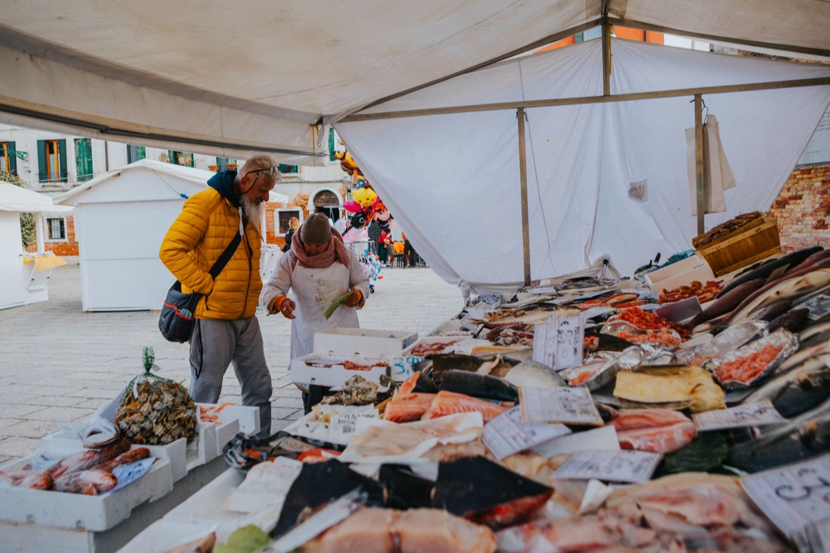 mercado de mariscos em saragasso