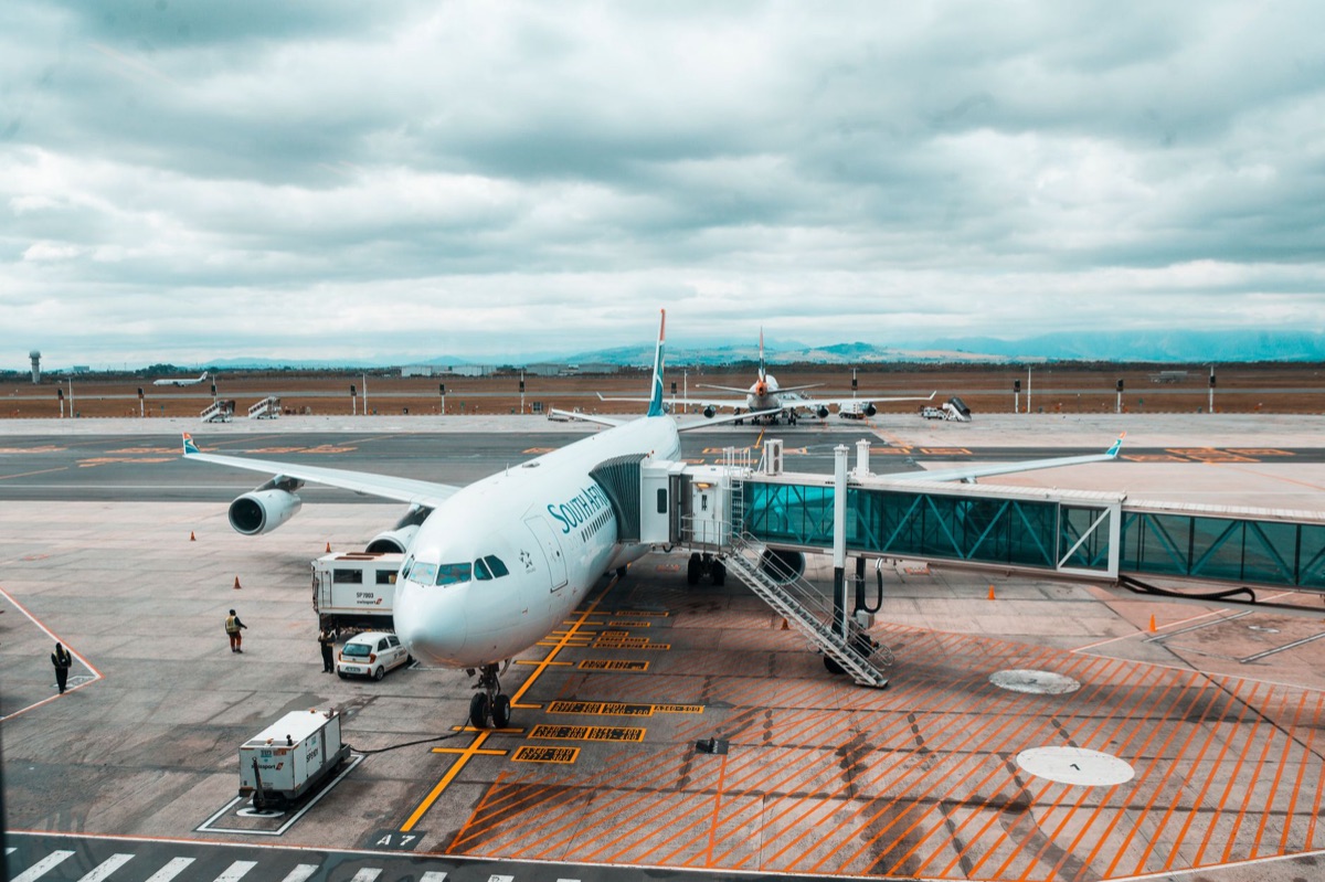 Aéroport de Cancun : terminal avec des avions