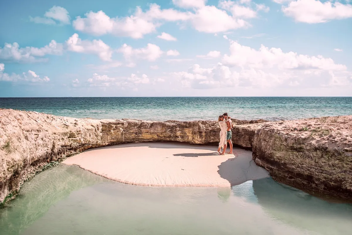 beach, couple, lovers, pcean, sea, nature, coast, shore, caribbean, travel, cancun, mexico